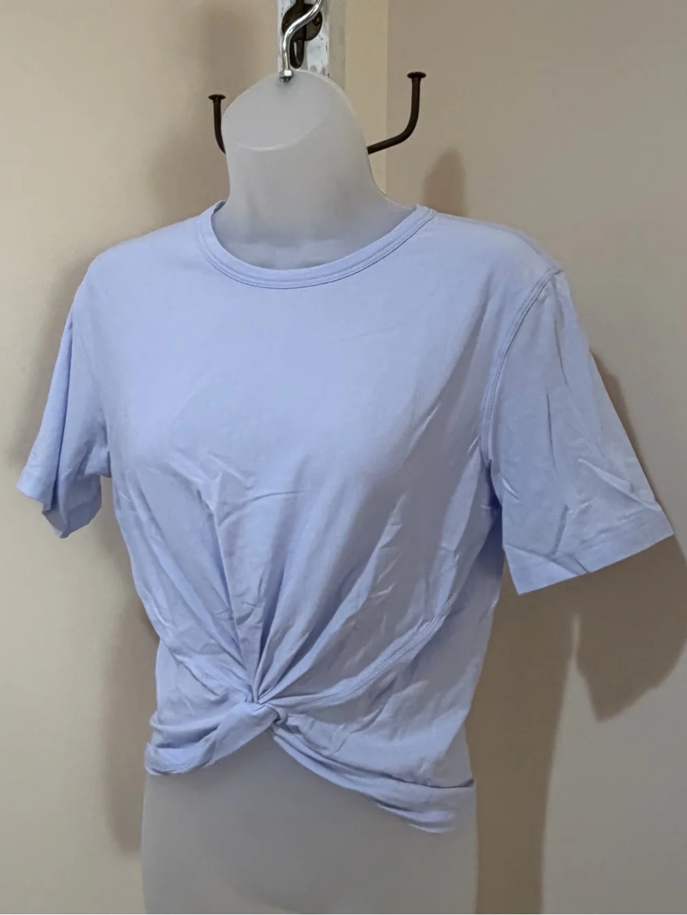 NWOT LULULEMON CRESCENT TEE TWIST FRONT WAIST LENGTH TOP PASTEL BLUE  SIZE 4